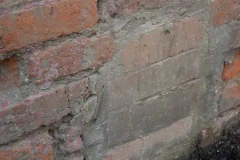 Brick Wall, фото 8