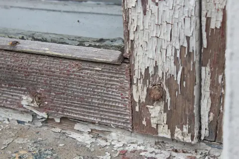 Old painted wooden window, фото 6