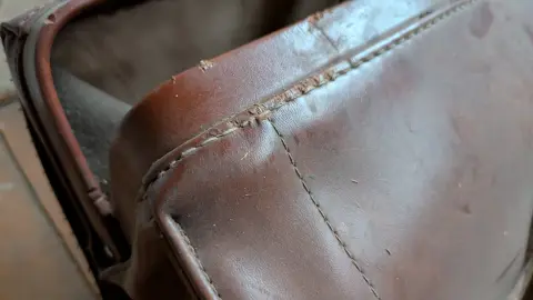 Old leather bag, фото 2