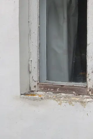 Old painted wooden window, фото 2