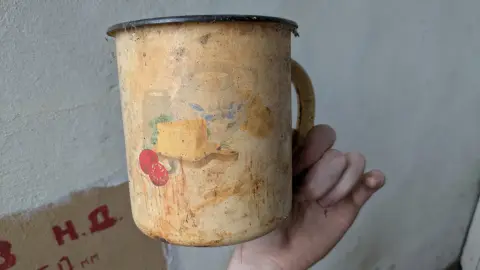 Old rusty cup, фото 1