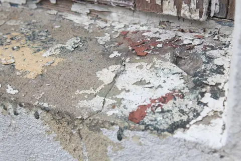 Old painted wooden window, photo 3