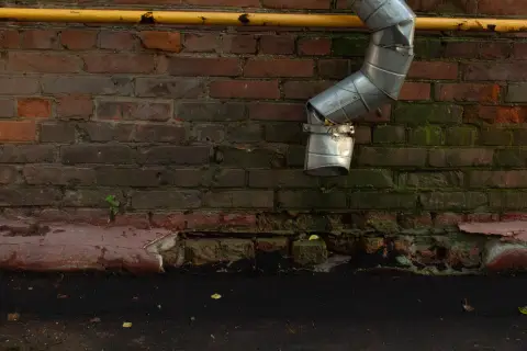 Brick Wall  With Yellow Gas Tube, фото 4