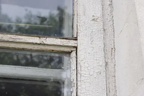 Old painted wooden window, фото 17
