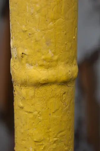 Plastered brick wall with gas pipe, фото 9