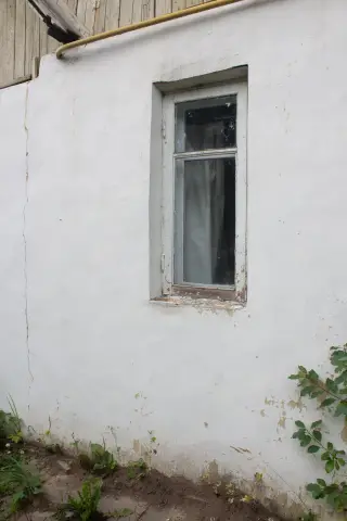 Old painted wooden window, фото 1
