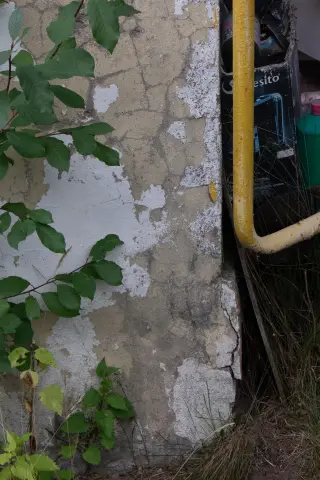 Plastered brick wall with gas pipe, фото 3