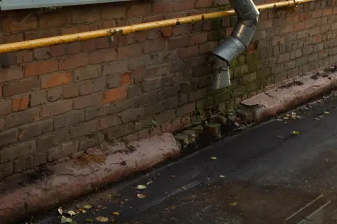 Brick Wall  With Yellow Gas Tube, фото 2