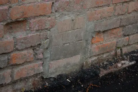 Brick Wall, фото 5