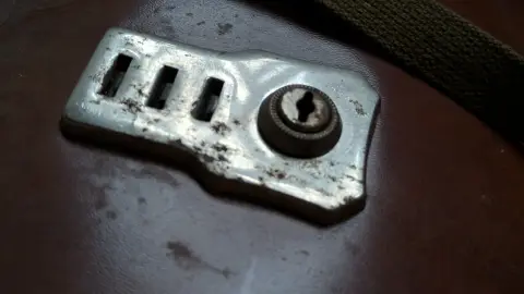 Old leather bag, фото 5